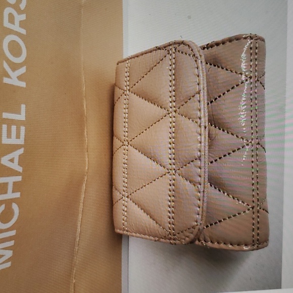 NWT Michael Kors Women's Trifold Polished Leather Wallet OYSTER - Picture 2 of 11